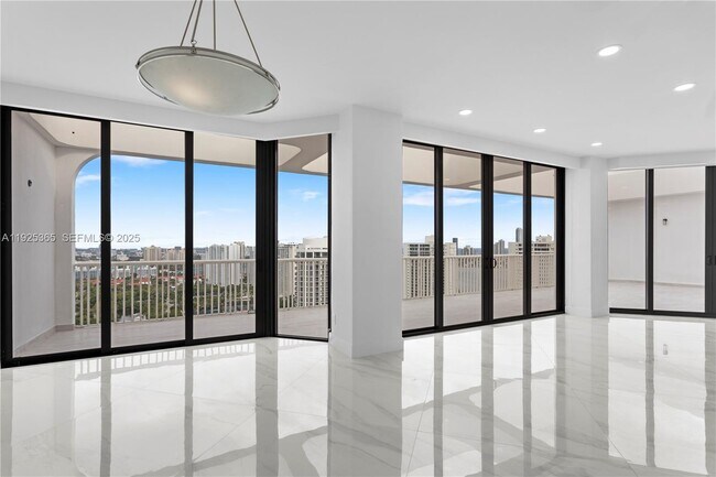 Building Photo - 2000 Island Blvd