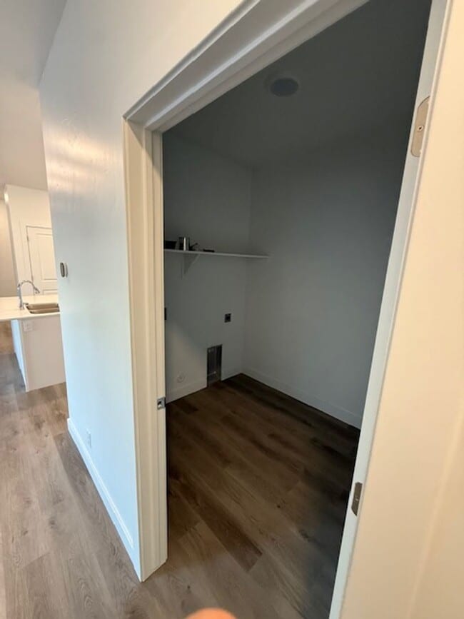 Building Photo - Modern 3 Bedroom Condo in Desert Color