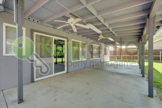 Building Photo - 7005 Woodside Dr