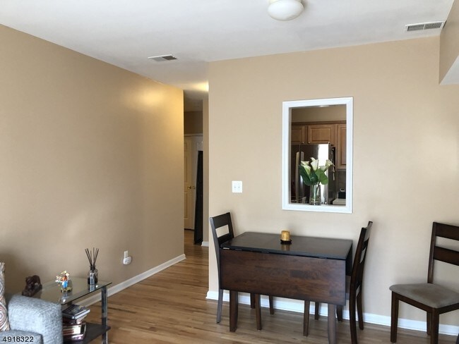 Building Photo - 400 North Ave