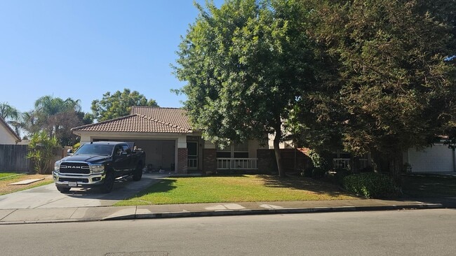 Building Photo - 8503 Mainsail Dr