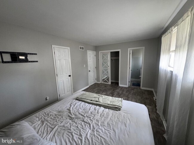 Building Photo - 176 Chapel Dr