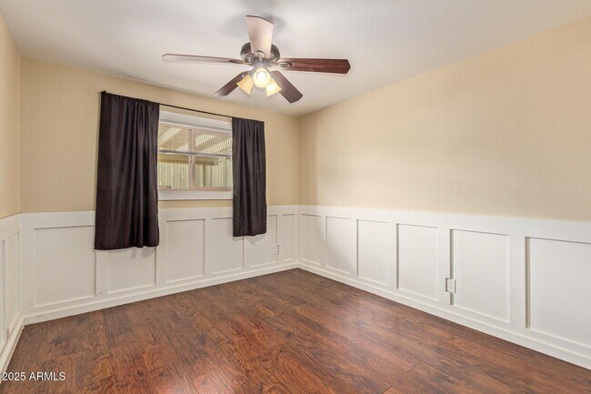 Building Photo - 319 E Riviera Dr