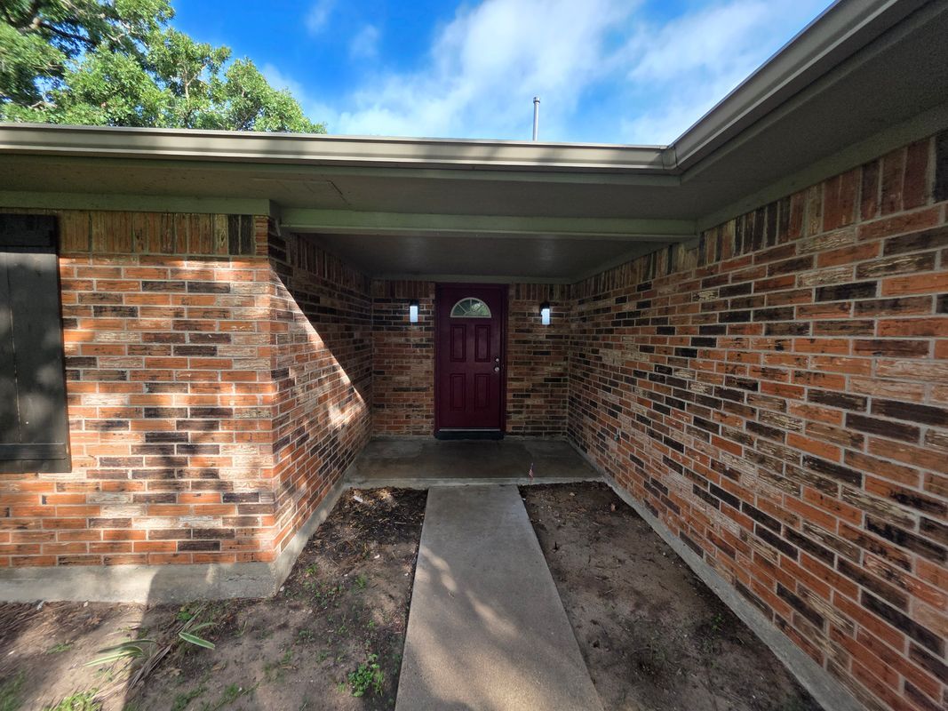 Building Photo - 4207 Woodcrest Dr