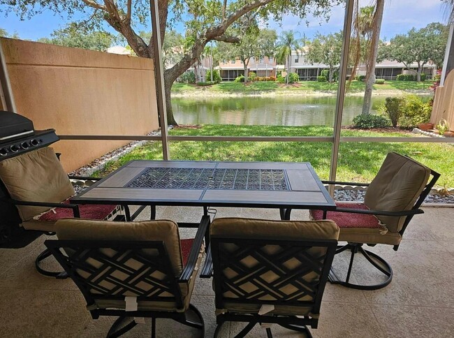 Patio with nice barbecue - 5417 Cove Cir