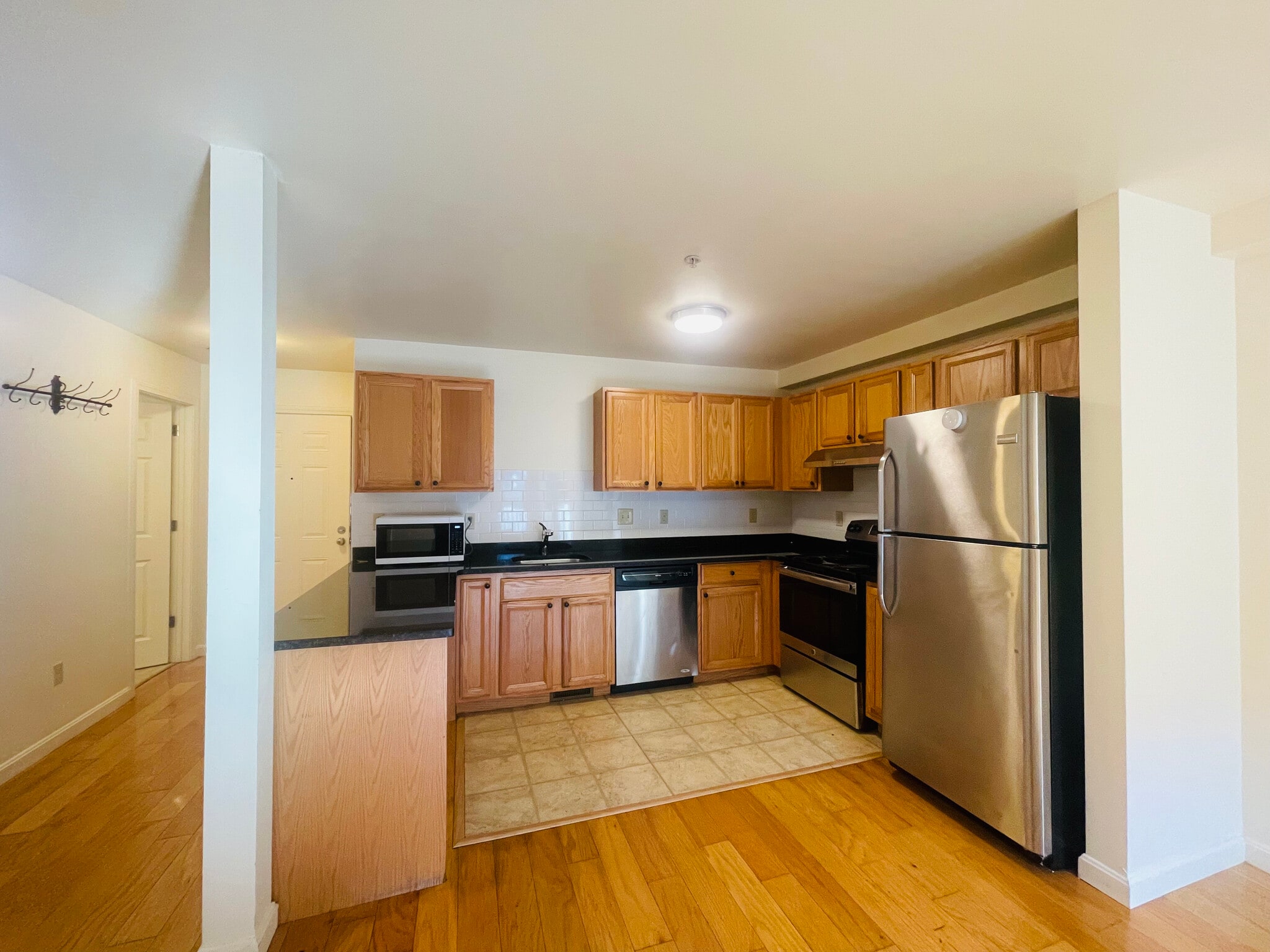 Building Photo - 34 Raymond St