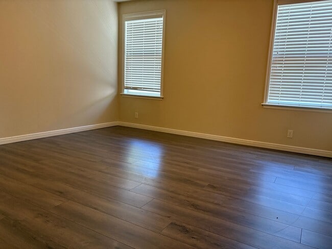 Building Photo - "Luxury Living: Stunning home with marble counter tops & Fireplace!"