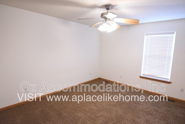 Building Photo - 8626 N Cleveland Ln
