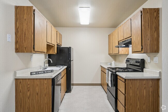 Cypress-Kitchen - Westdale Commons Apartments