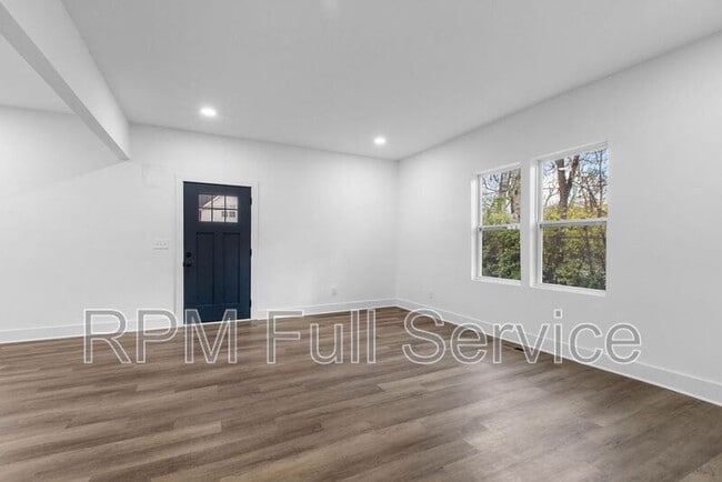 Building Photo - 1405 14th Ave N