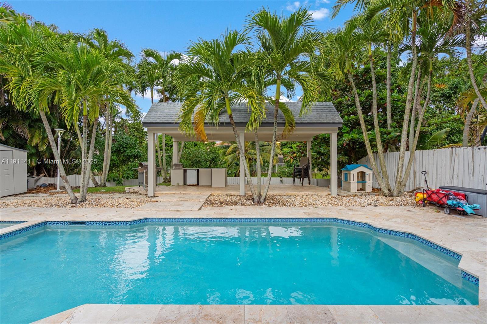 Building Photo - 8351 SW 39th Ct