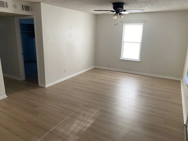 Building Photo - 2BR Home in Port Allen | Garden District of West Baton Rouge