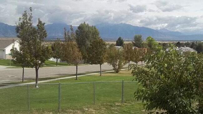 Building Photo - Great 5 Bed 2 Bath Home in Kearns!!!