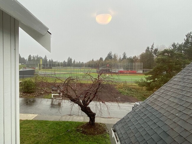 Building Photo - FULLY UPDATED Auburn home near Thomas Jefferson HS