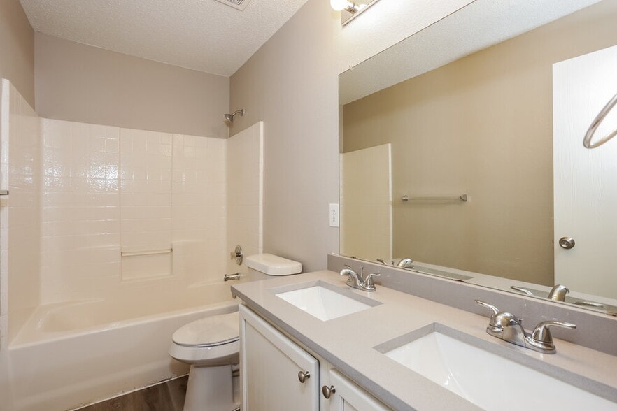 Building Photo - 4349 Meadowknoll Dr