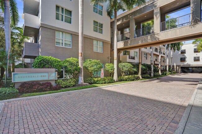 Building Photo - 2421 NE 65th St