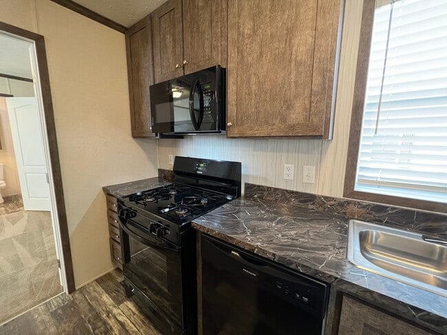 Building Photo - 145 Birch Ct