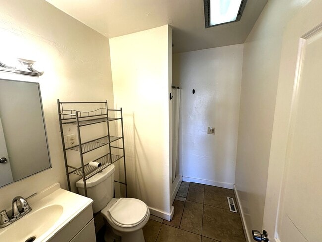 Building Photo - 3 + Beds 2 Baths Home With Large Yard /Was...