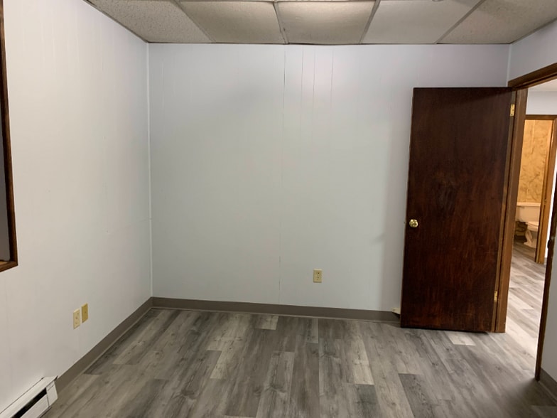 Building Photo - 34 E Ridge Ave