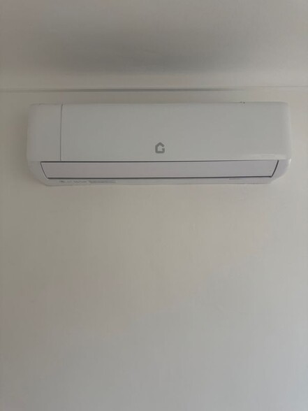 Building Photo - 9924 Rosewood Ave.