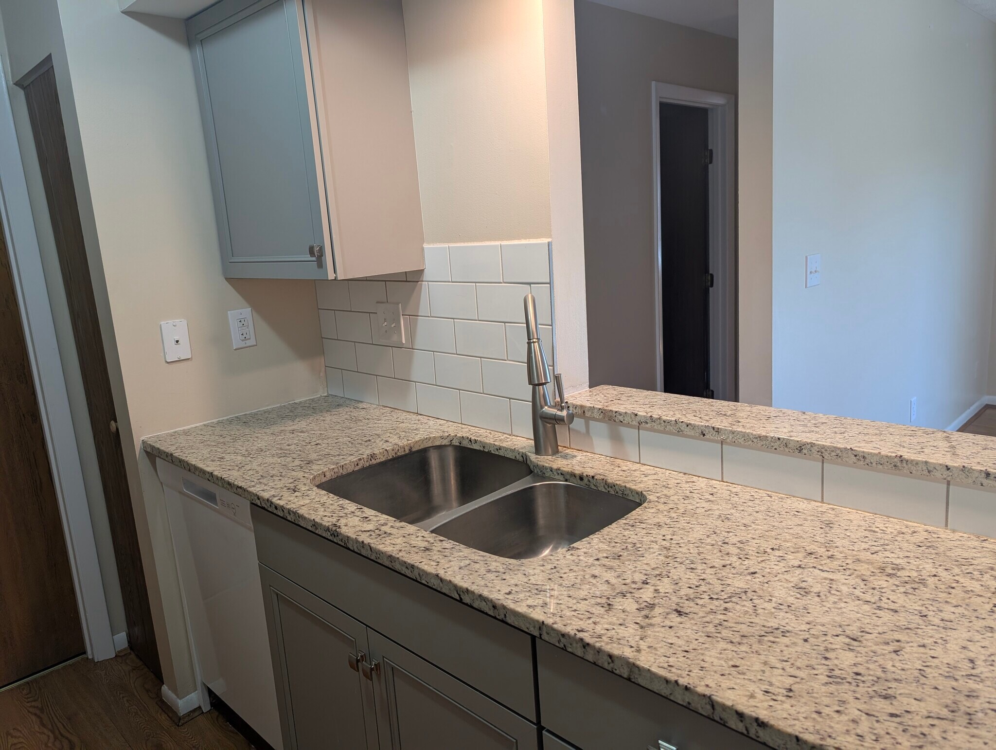 Kitchen - 30 Creekwood Dr