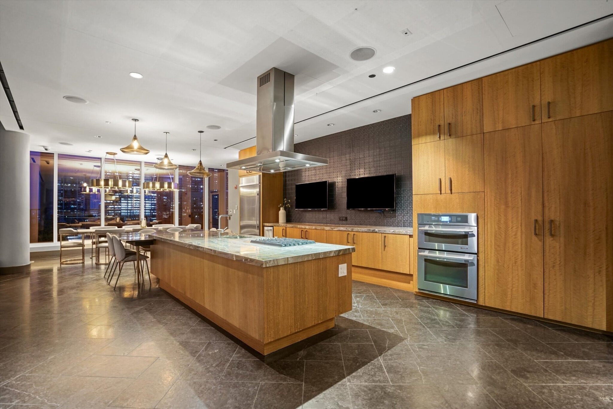 Building Photo - 352 E North Water St