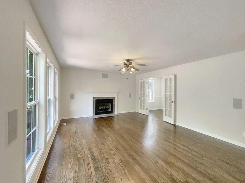 Building Photo - 159 Cloe Court
