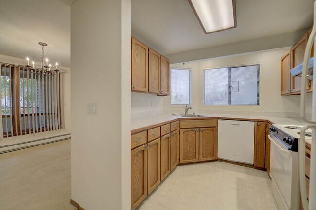 Building Photo - 2bd/1.75ba Mercer Island Condo