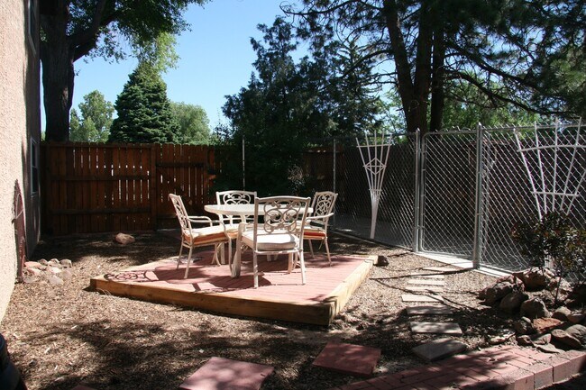 Building Photo - 2567 E Uintah St