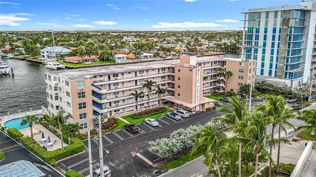 Building Photo - 401 N Riverside Dr