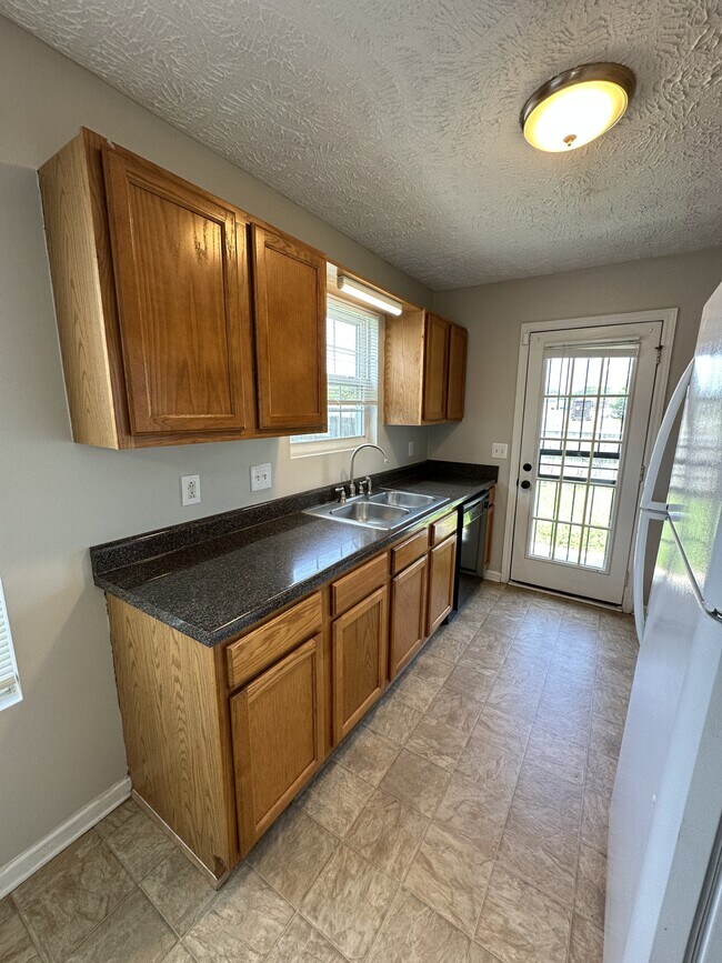 Building Photo - 2815 Elijah Dr