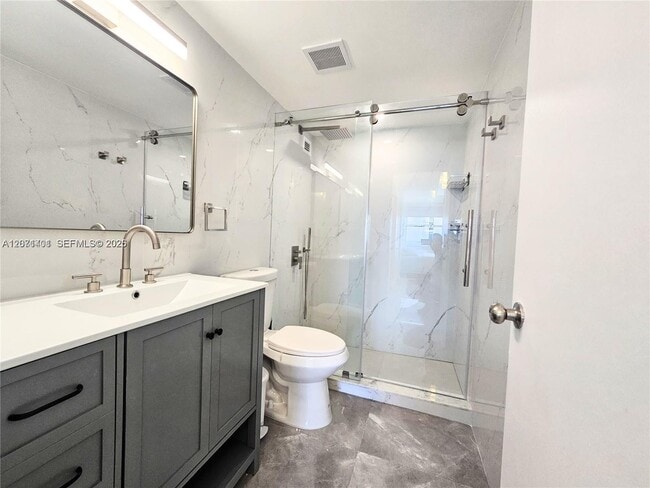 Building Photo - 5601 Collins Ave