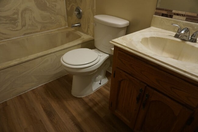 Building Photo - 3 bedroom townhome in Arlington