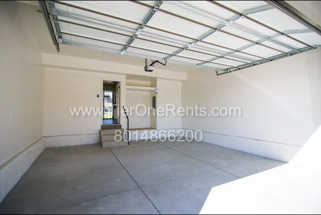Building Photo - NO DEPOSIT option available for qualified ...