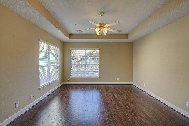 Building Photo - 6227 Clear Canyon Dr