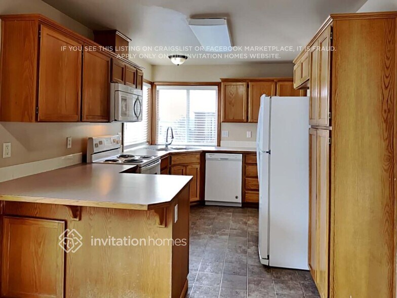 Building Photo - 1608 St Ct E