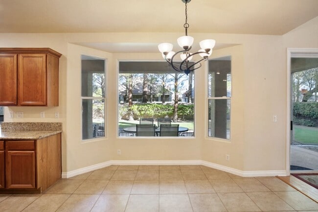 Building Photo - 4 Bedroom, Queens Ridge Guard Gated Commun...