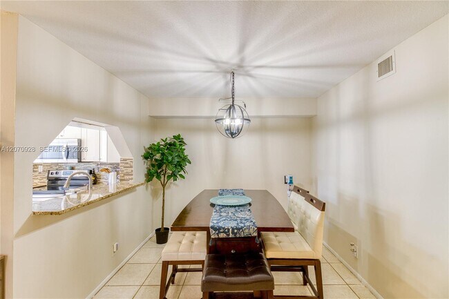 Building Photo - 3095 N Oakland Forest Dr