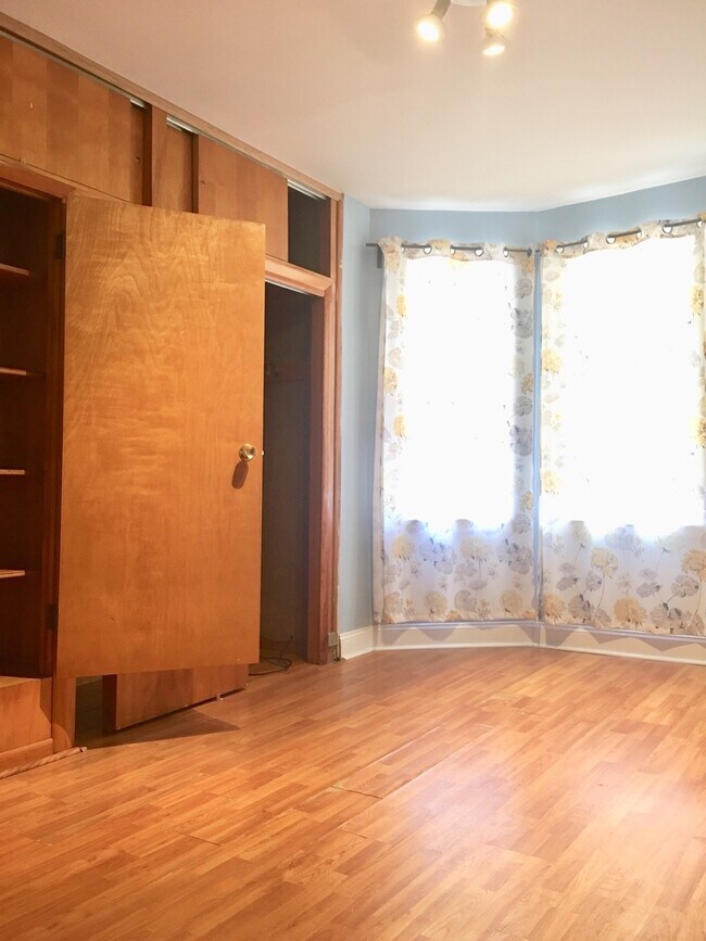 Building Photo - Beautiful 3-Bed/1-Bath Townhouse in Girard Estates/East Passyunk! Available Mid-August!