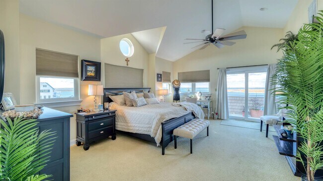 Building Photo - 909 N Cambridge Ave