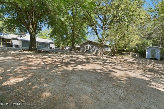 Building Photo - 1425 Central Dr