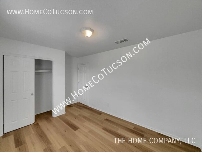 Building Photo - 1542 E Melridge St