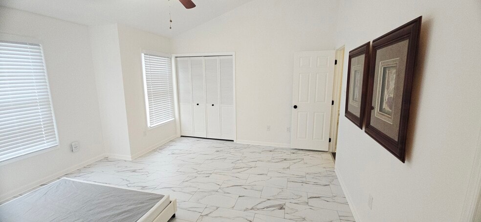 Building Photo - 8 Highlands Ct