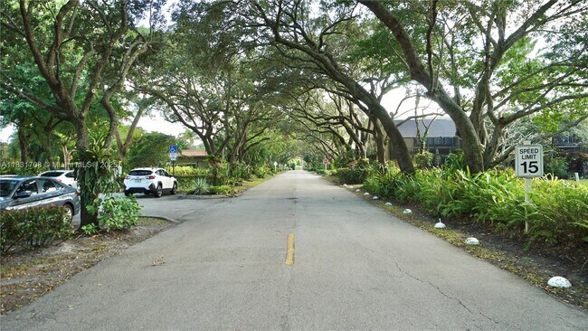 Building Photo - 741 E Coco Plum Cir