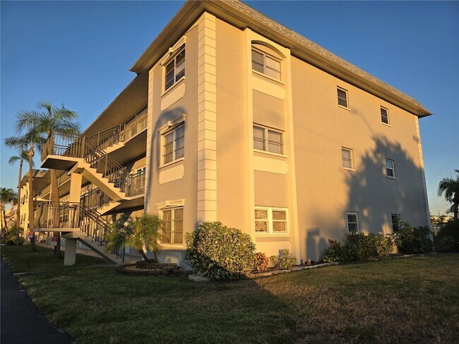 Building Photo - 211 Pasadena Ave N