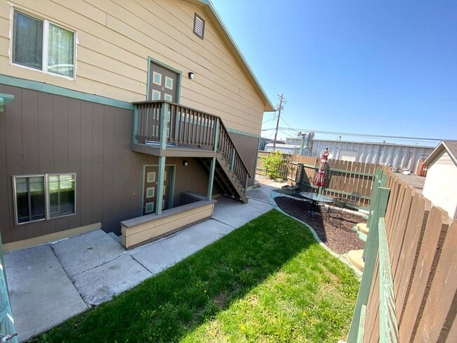 Building Photo - 810 Mary Anne Dr