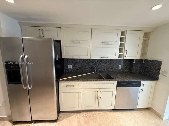 Building Photo - 5255 Collins Ave