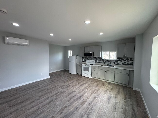Building Photo - Modern & Newly Renovated 2-Bed, 1-Bath Unit in National City!