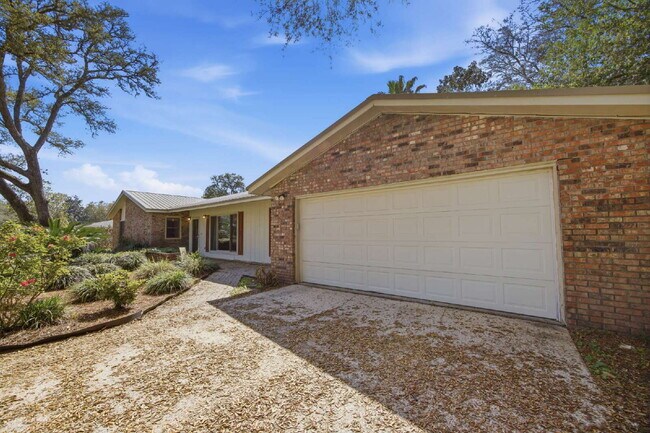 Building Photo - "Charming 4-Bedroom Shalimar Retreat- Power Included With Rent!"