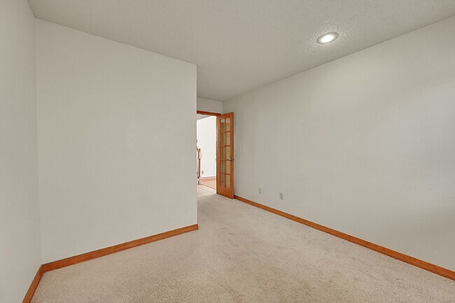 Building Photo - $2,395.00 - 4 Bedrooms, 3.5 Bathrooms, Sin...